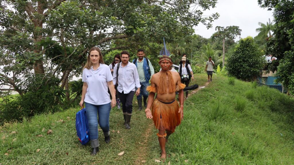Colombia y FAO impulsan proyecto en Amazonas que reduce 113 toneladas de CO2 y beneficia a 416 habitantes con energía y agua potable
