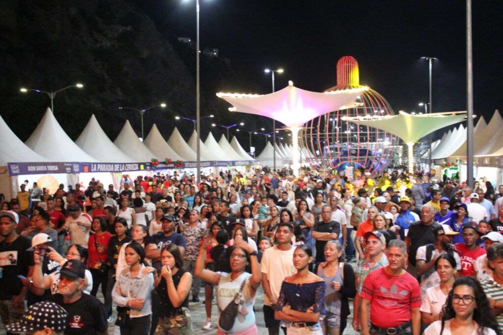 Finaliza con éxito la feria navideña La Guaira Emprende 2024