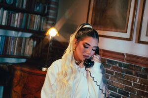 Gigi Méndez celebra el amor y el éxito con su nuevo sencillo “Mitad”