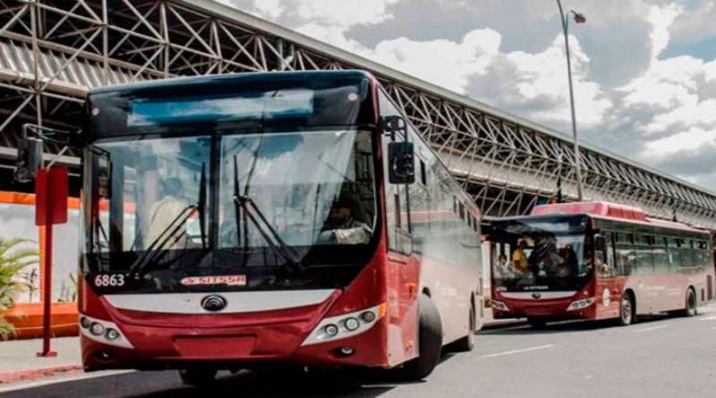 Gran afluencia de pasajeros en el Terminal de Oriente
