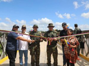 Inauguran Puente en Isla de Anacoco