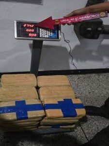 Interceptan un bote en Morrocoy con 200 panelas de drogas