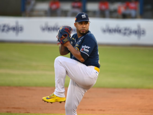Junior Guerra coquetea con la Triple Corona