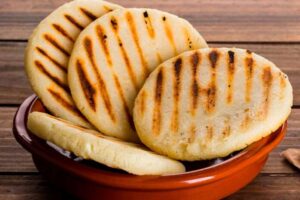 La arepa venezolana del fogón a París