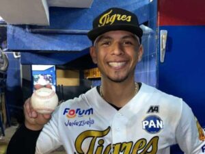 Lorenzo Cedrola se unió a Víctor Davalillo en selecto grupo