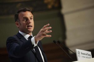Macrón designó primer ministro en Francia