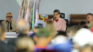 “El que hable o se meta contra Venezuela se secará”