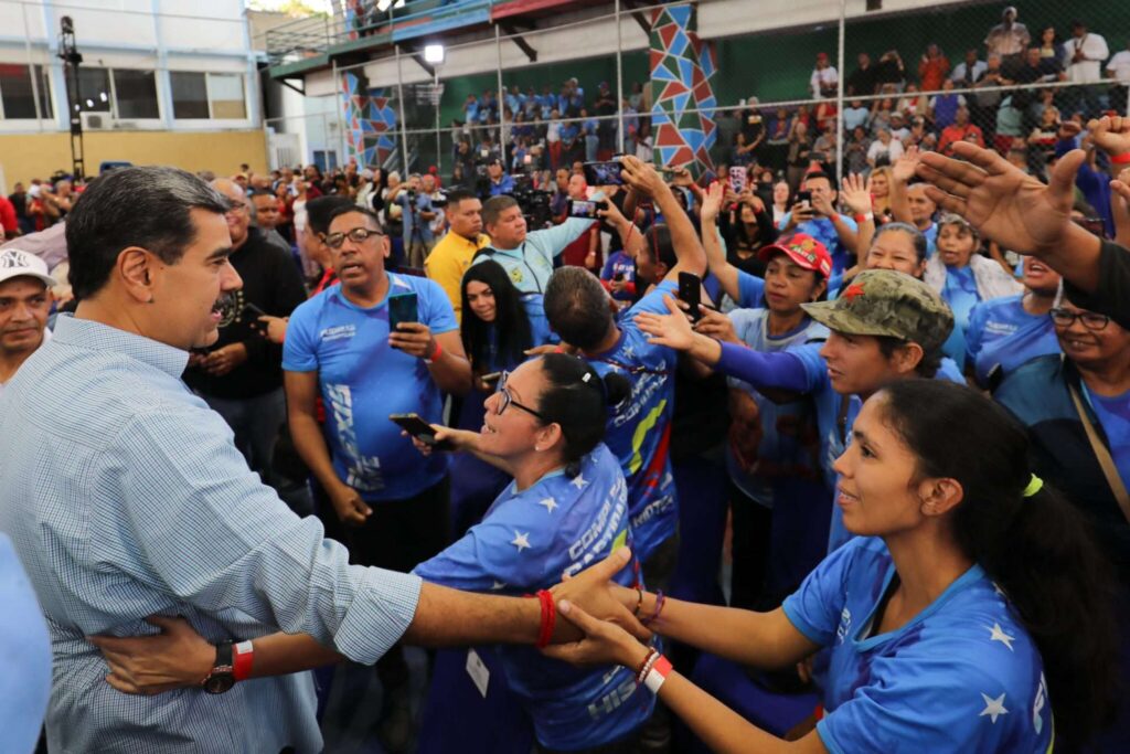 Maduro lidera asamblea con candidatos a jueces de paz en Caracas
