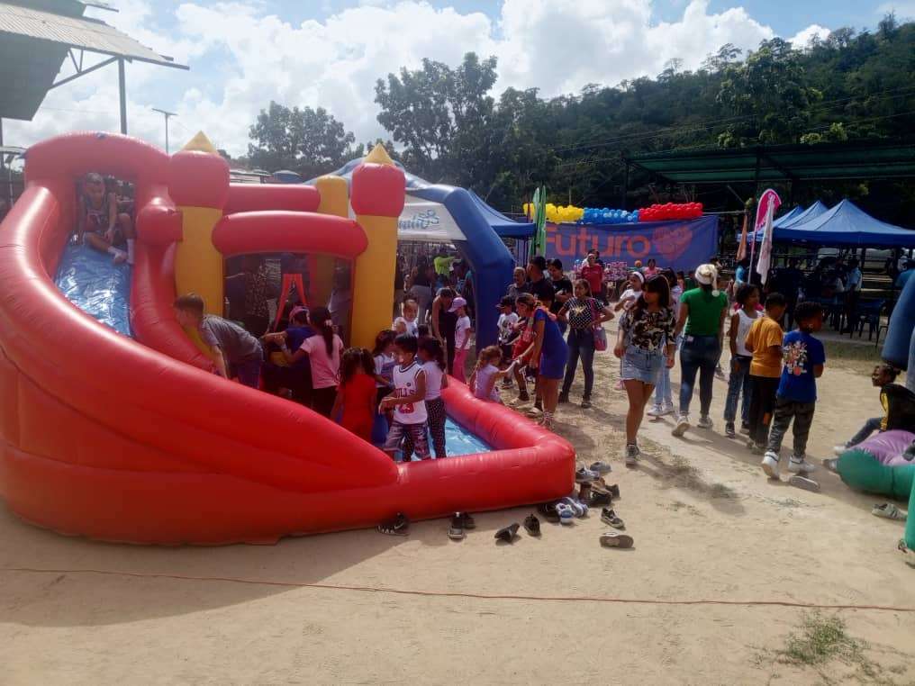 Más de 400 niños atendidos en Guatire con recreación y juguetes
