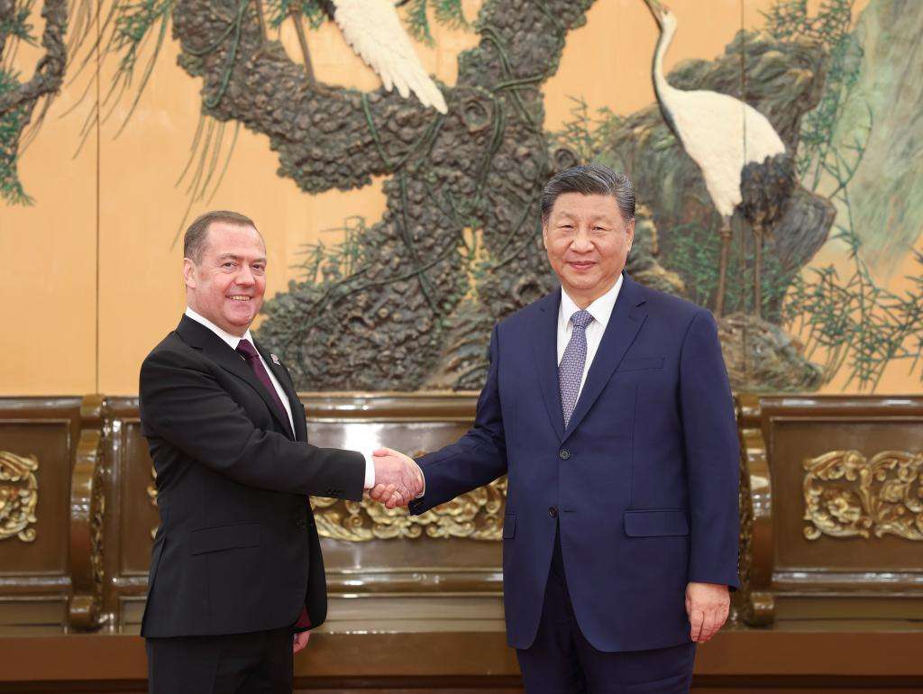 Medvedev visita a Xi Jinping para impulsar relaciones de China y Rusia