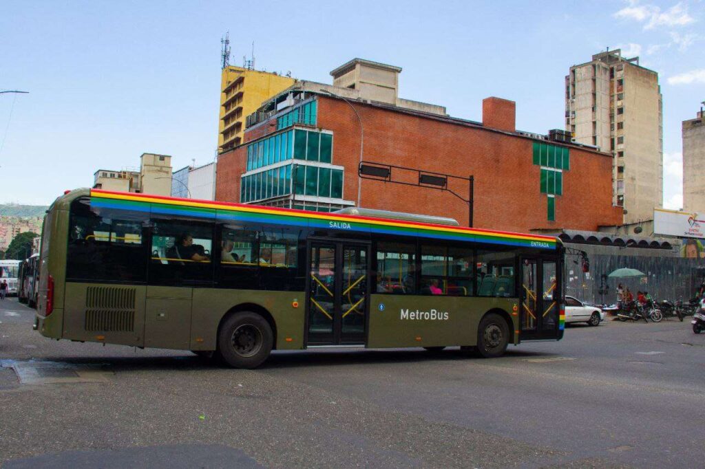 Metro de Caracas informa horario navideño del servicio de Metrobús