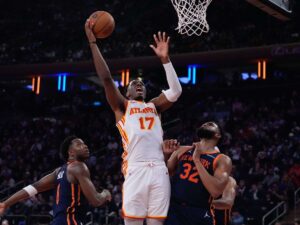 Onyeka Okongwu sufrió una lesión en la rodilla