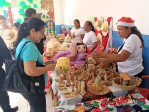 Participan 145 emprendedores en expo feria comunal navideña de Yaracuy