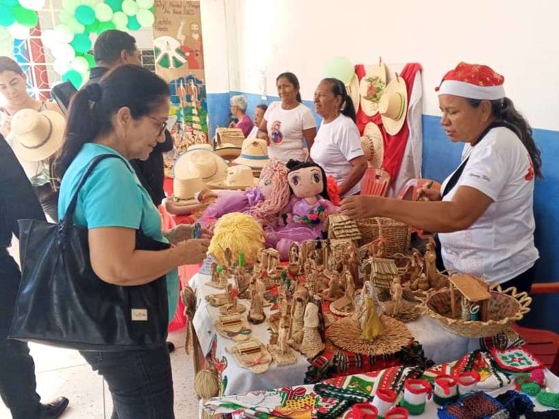 Participan 145 emprendedores en expo feria comunal navideña de Yaracuy