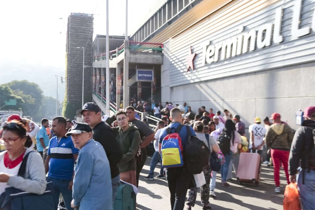 Pasajeros se movilizan para celebrar fin de año