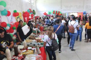 Poder comunal organiza primer bazar navideño en Yaracuy