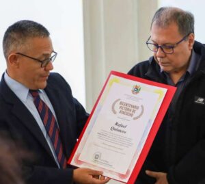 Presidente Nicolás Maduro otorga orden a luchador Rafael Quintero