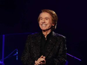 Raphael permanece ingresado para someterse a más prueba