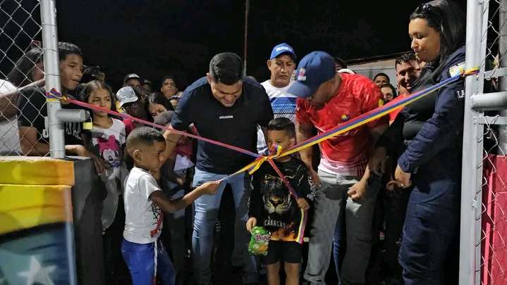 Reinaugurada cancha deportiva en Marigüitar 