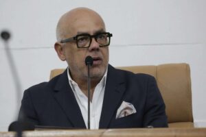 Rodríguez: El 10E la Asamblea Nacional juramentará como presidente a Nicolás Maduro