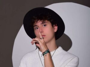 Ryan Cox sigue conquistando logros con su voz