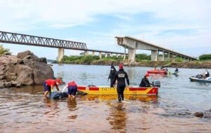 Suben a 10 los muertos por desplome de puente en Brasil