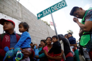 Migrantes celebran una Navidad varados en México, en medio del temor creado por Trump