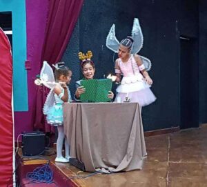 Tuyeros viven la magia decembrina con la obra "Un Sueño de Navidad"