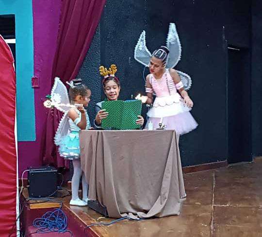 Tuyeros viven la magia decembrina con la obra "Un Sueño de Navidad"