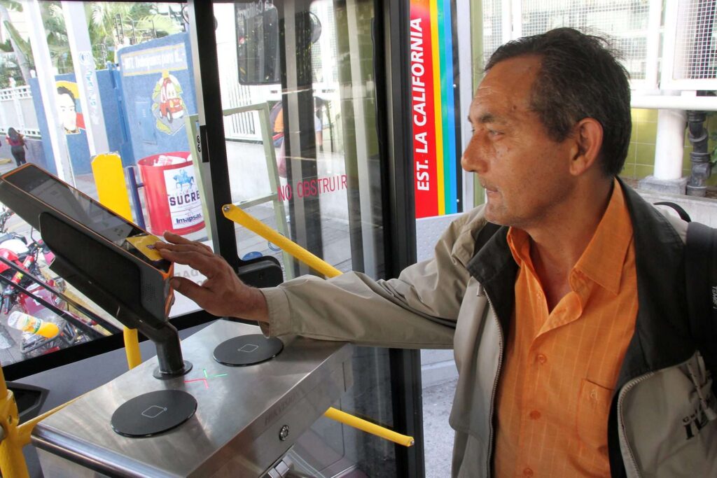 Unidades del Metrobús cobran pasaje con Suve