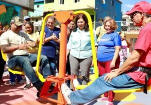 Vecinos de Los Flores de Catia estrenan cancha