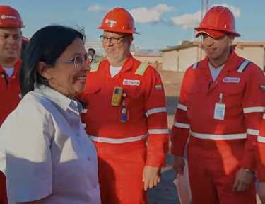 Vicepresidenta reconoce a trabajadores por recuperación de planta Muscar