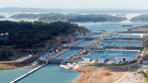 "No hay absolutamente ninguna injerencia ni participación china en nada de lo que tiene que ver con el canal de Panamá"