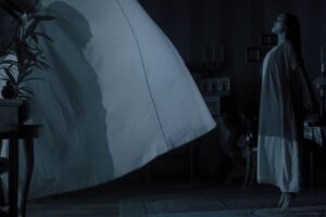 Cómo una mala experiencia en 'Harry Potter' convirtió a Chris Columbus en el mejor productor posible para 'Nosferatu'
