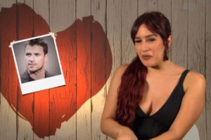 'First Dates', una soltera de Sevilla flipa en colorines con el parecido entre su cita y Dani Martín. "Si me traes un tupper, te lo tiro a la cabeza"