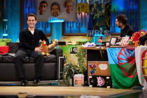 "El sexo tántrico habla de otra cosa". Pedro Alonso intenta torear a Broncano con las preguntas habituales de 'La revuelta'