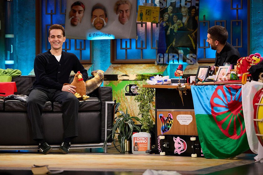 "El sexo tántrico habla de otra cosa". Pedro Alonso intenta torear a Broncano con las preguntas habituales de 'La revuelta'