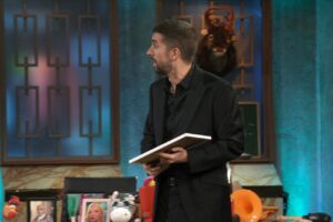 David Broncano le escribe un mensaje en directo a Bertín Osborne por un tema de caballos. "100 hectáreas para él es el baño"