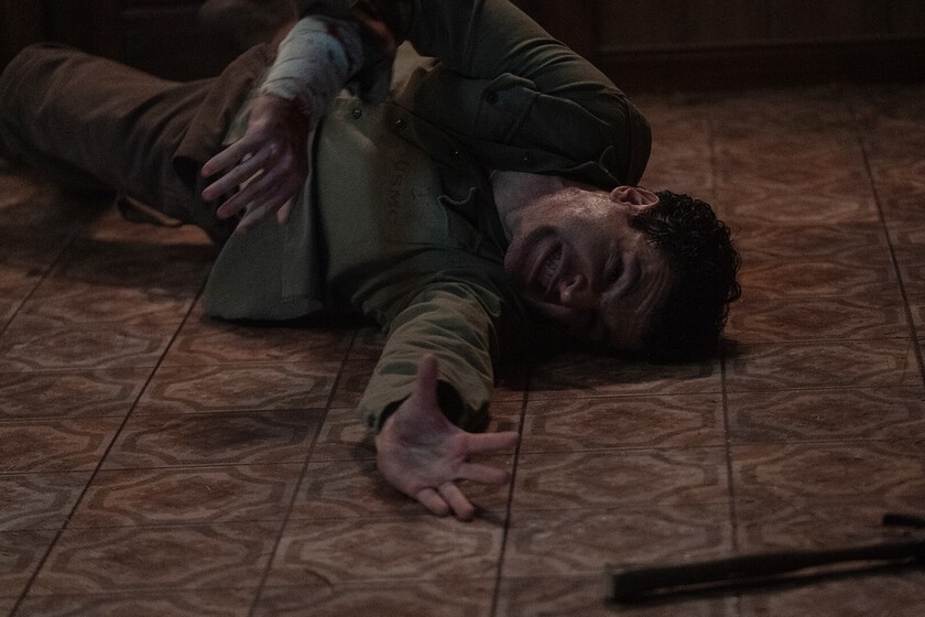 Hombre lobo (2025) crítica - El hombre lobo de Leigh Whannell vuelve a aportar frescor a los monstruos de Universal, pero sus colmillos no están lo suficientemente afilados