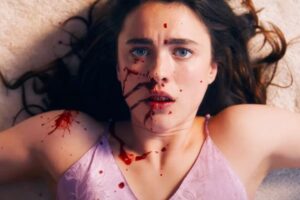 "Mi cara estaba destrozada". Margaret Qualley tardó un año en recuperarse del daño que le provocó el rodaje de 'La sustancia'