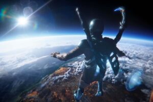 Llega a Prime México la última película del universo extendido DC. Una cinta disfrutable pero que muestra las flaquezas de la marca superheroíca