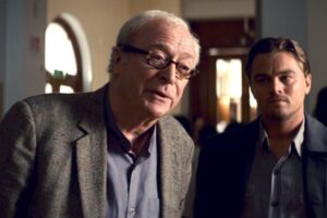 "En mi época simplemente hacías la escena de amor y seguías adelante". Michael Caine, contundente sobre los coordinadores de intimidad en Hollywood