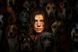 Disney+ estrena la polémica película en la que Amy Adams se convierte en perro, una sátira sobre la maternidad que llega directa a streaming por algo