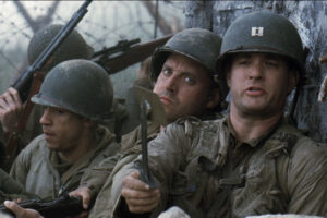 "Todo el mundo se quedó estupefacto". Cómo 'Salvar al soldado Ryan' dio lugar a una línea de ayuda a veteranos traumatizados por la película de Spielberg