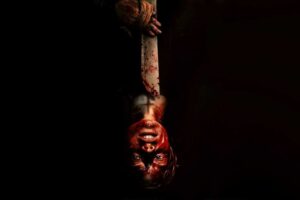 Dura menos de 90 minutos y está llena de acción sin diálogos. La nueva película de terror de Samara Weaving es un violento baño de sangre y ya está en streaming