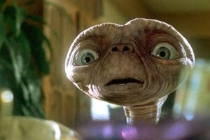 Steven Spielberg desvela la idea descartada para su secuela de 'E.T.' y explica por qué le costó que la historia se limitase a una única película. "Fue una victoria muy dura"