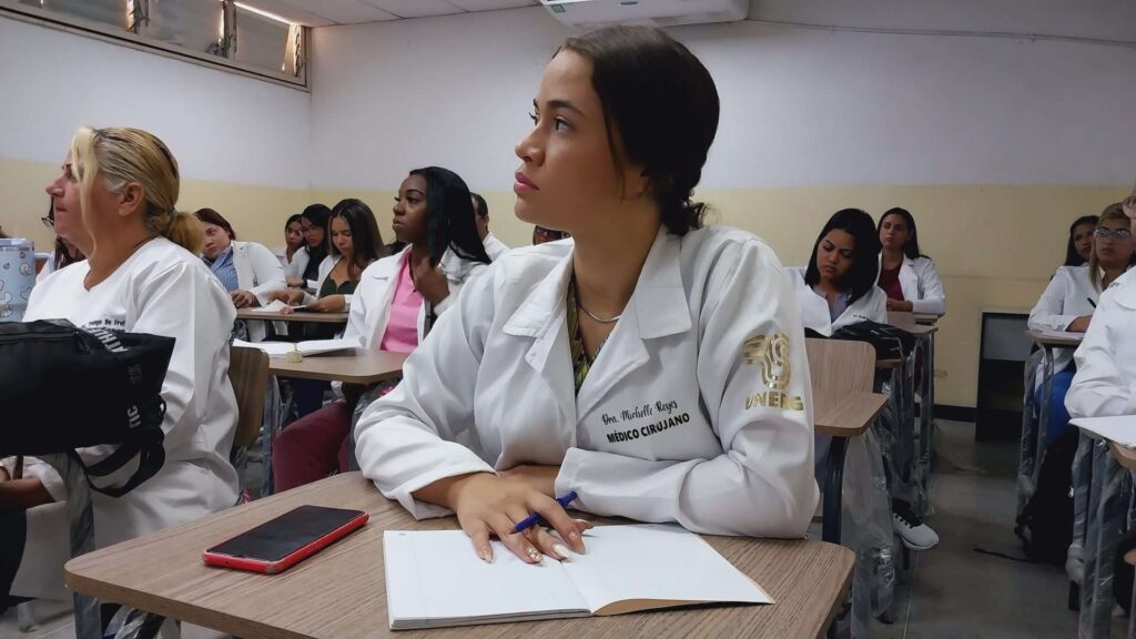 43 nuevos médicos reforzarán atención rural y urbana en La Guaira