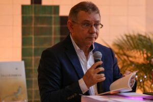 Alegoría del gallo y el silencio