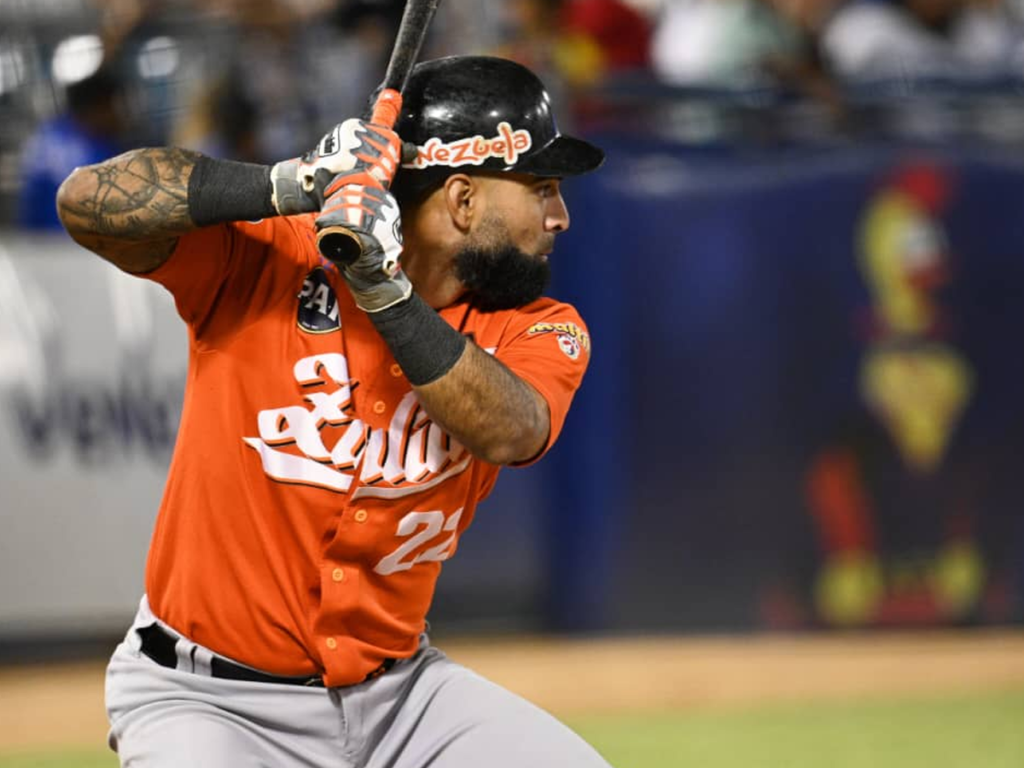 Alí Castillo no para su constancia hiteadora