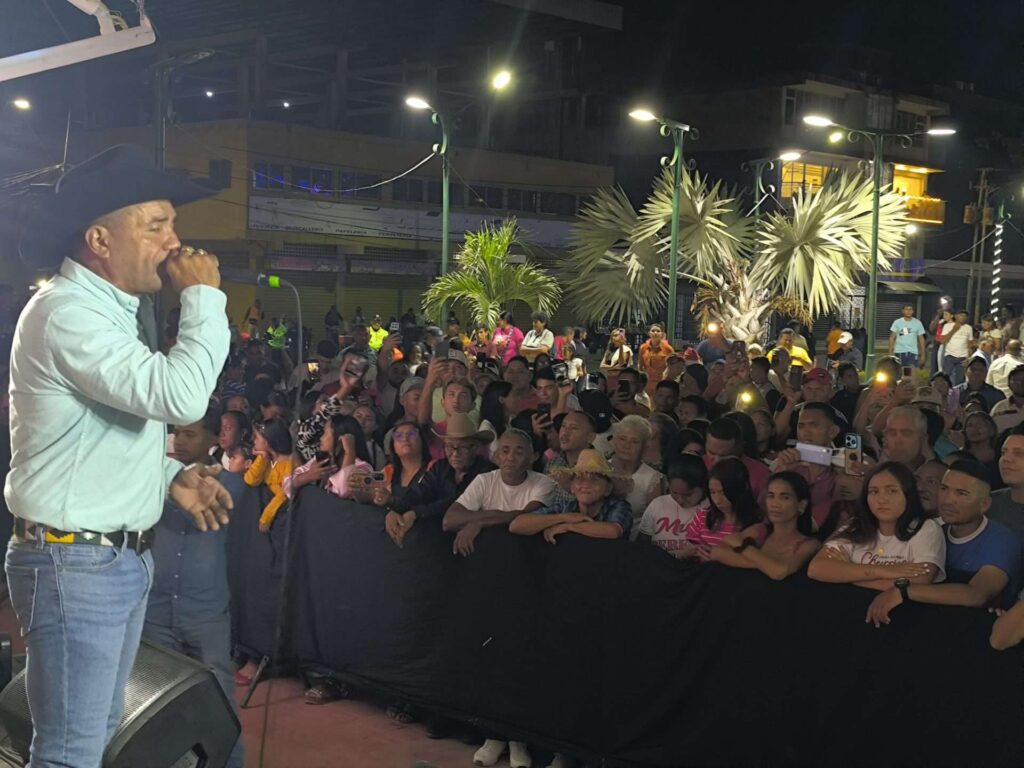 Apureños recibieron el 2025 con música